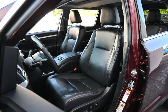 Used 2019 Toyota Highlander XLE AWD/4WD image 21