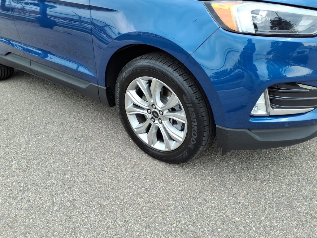 Certified 2024 Ford Edge Titanium w/ Class II Trailer Tow Package image 2