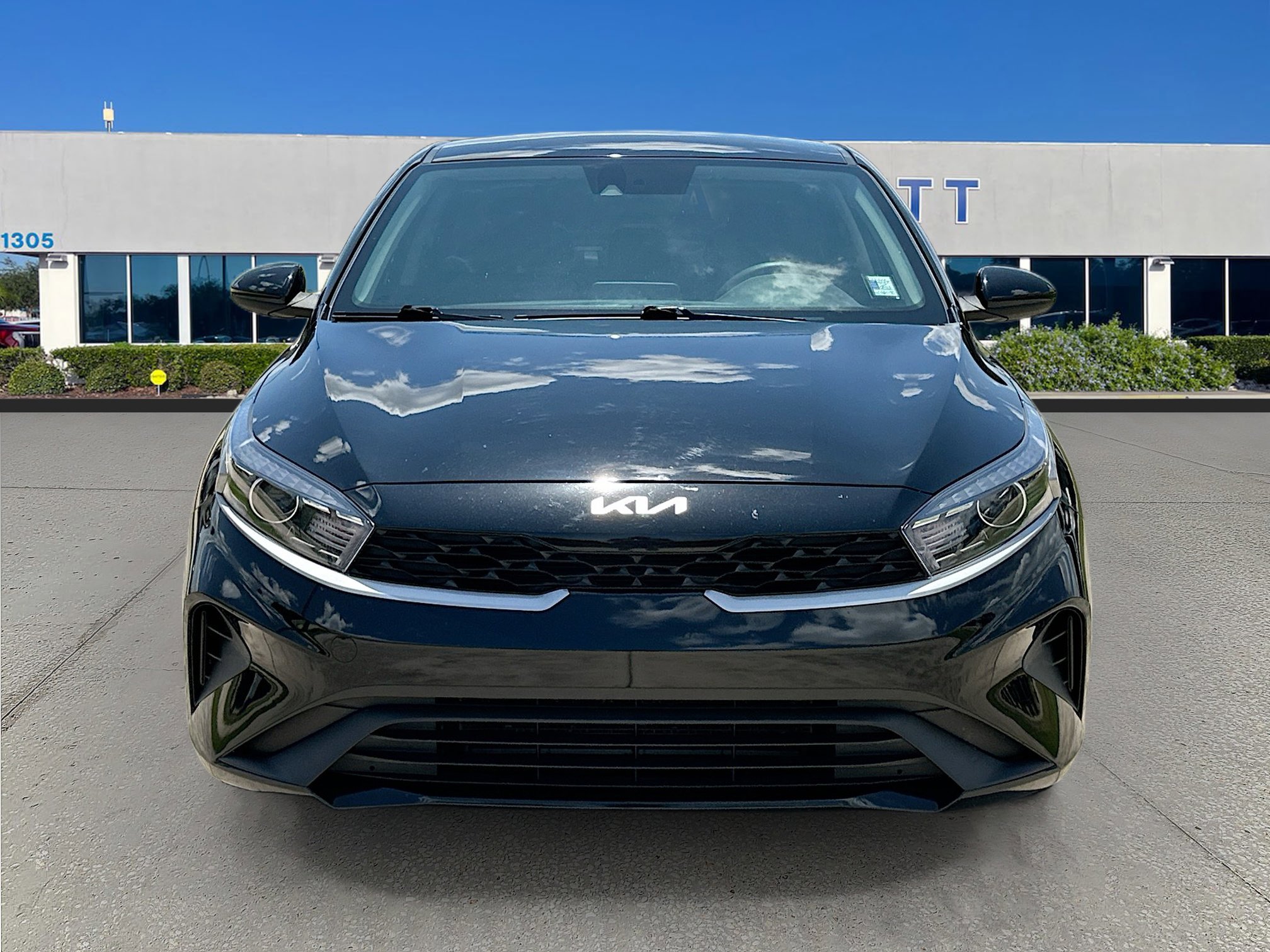 Used 2024 Kia Forte LX FWD image 2
