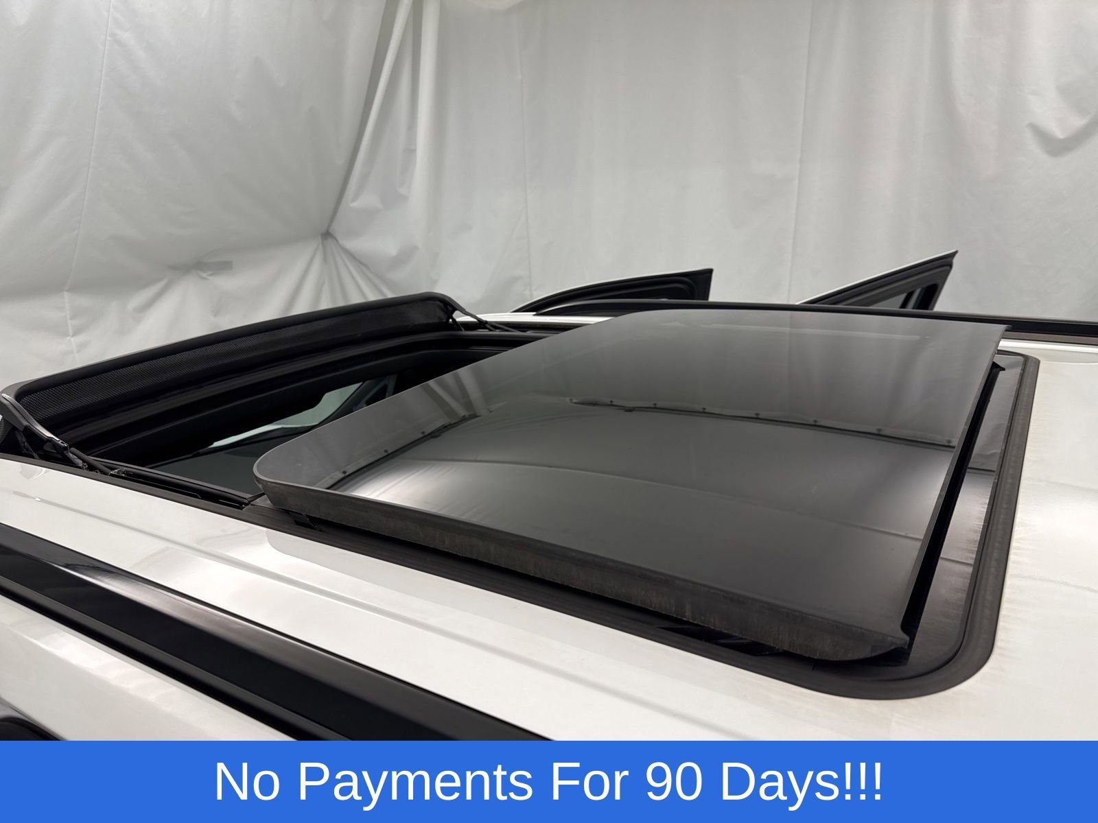 Used 2023 Chevrolet Suburban Z71 w/ Luxury Package image 28