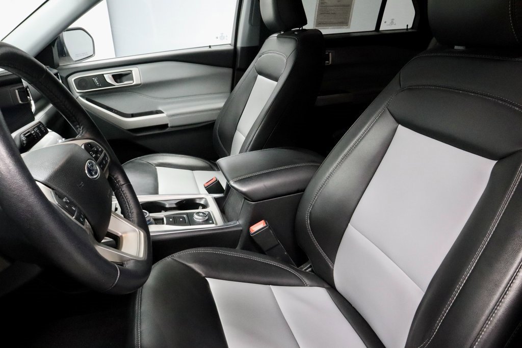 Certified 2022 Ford Explorer XLT w/ Equipment Group 202A image 26