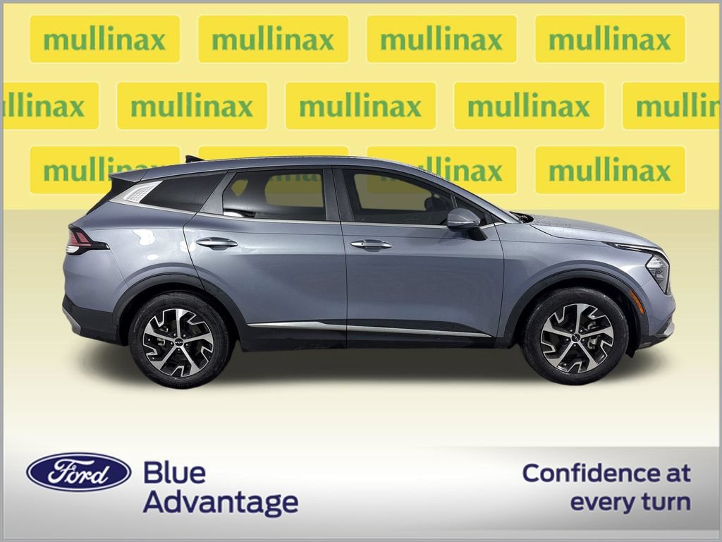 Used 2023 Kia Sportage EX FWD image 2