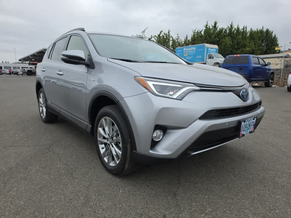 Used 2018 Toyota RAV4 Limited AWD/4WD image 4