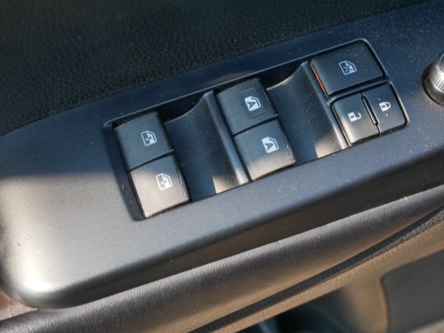 Used 2019 Toyota Highlander XLE AWD/4WD image 14