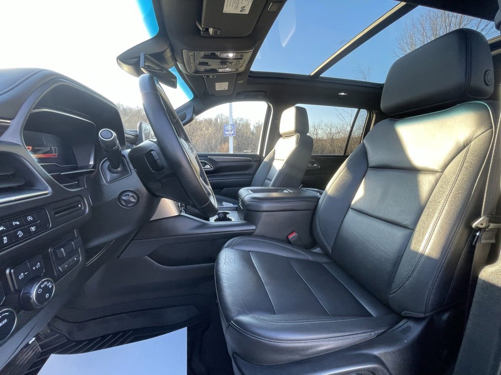 Used 2024 Chevrolet Suburban Z71 w/ Luxury Package image 32