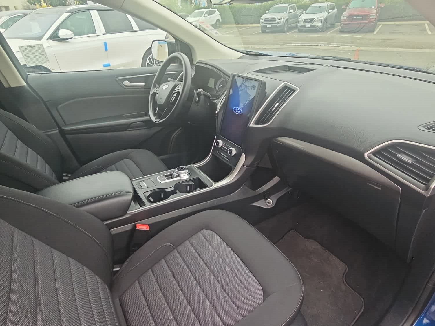 Certified 2024 Ford Edge SE w/ Black Appearance Package image 13