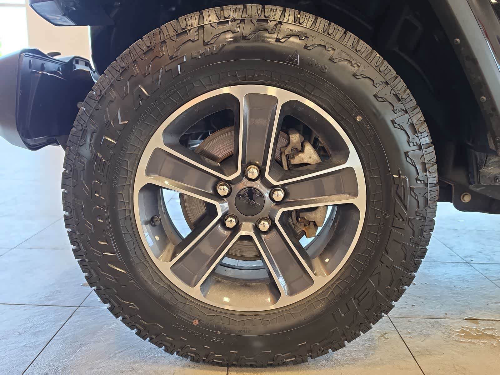Used 2023 Jeep Wrangler Unlimited Sahara AWD/4WD image 13