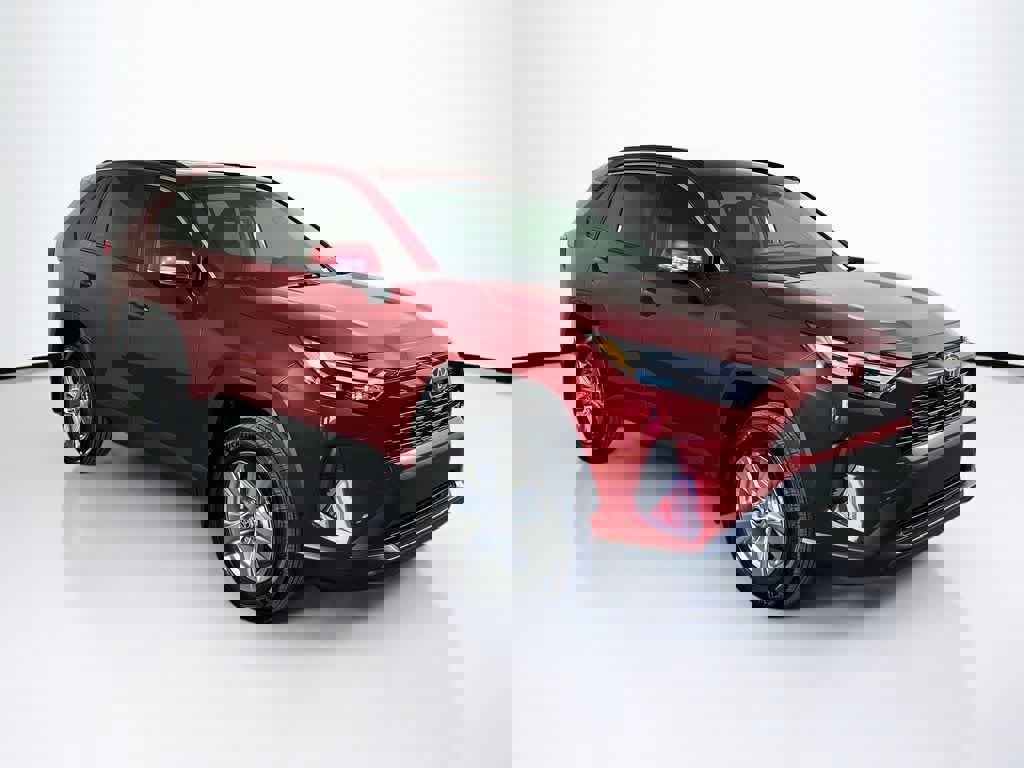 Used 2025 Toyota RAV4 XLE w/ Convenience Package image 24