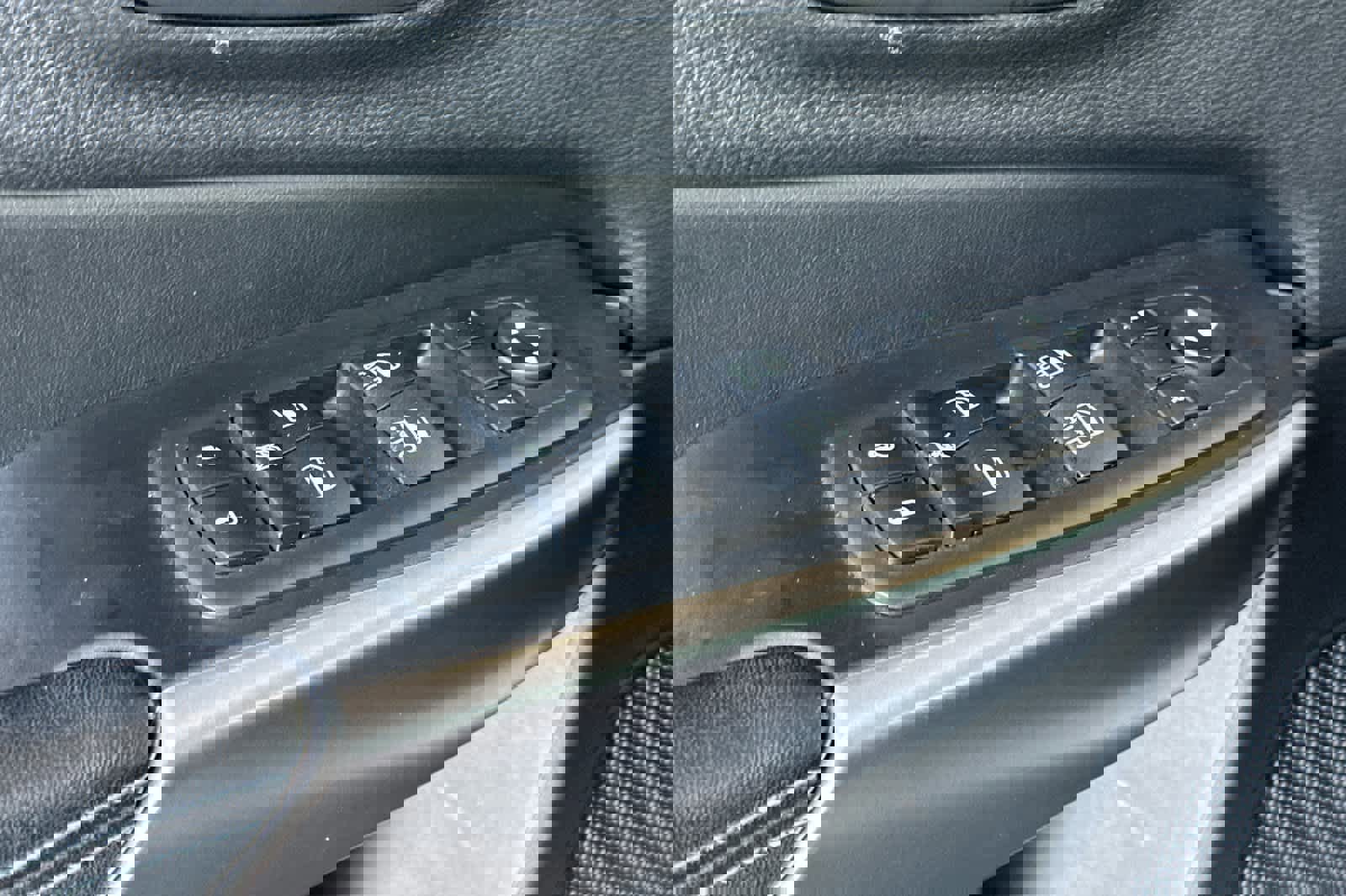 Used 2019 Jeep Cherokee Latitude Plus w/ Comfort/Convenience Group image 13