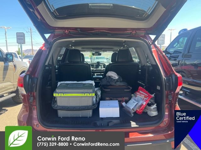 Used 2019 Toyota Highlander SE w/ Nightshade Edition FWD image 8