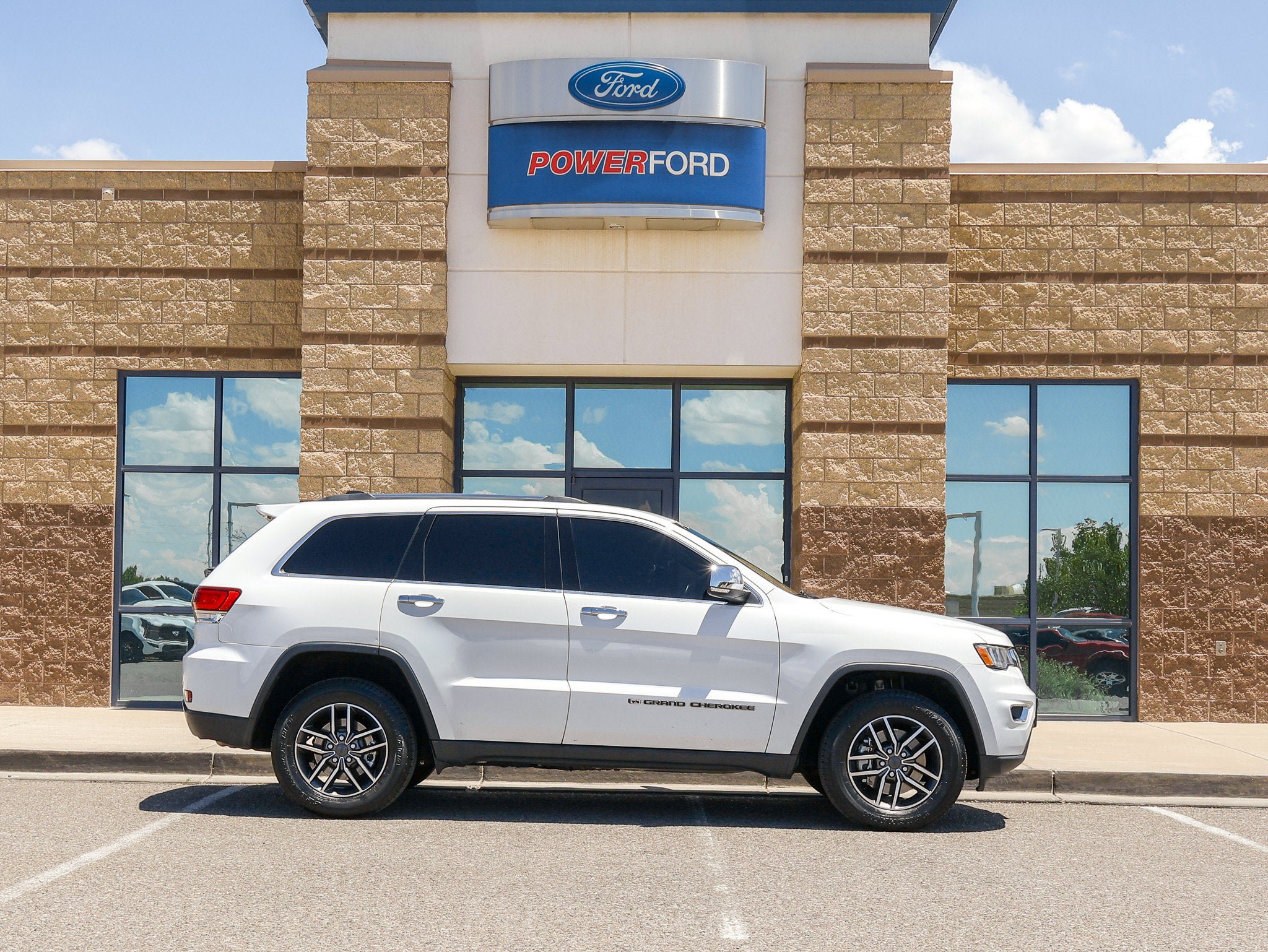 Used 2022 Jeep Grand Cherokee Limited AWD/4WD image 5