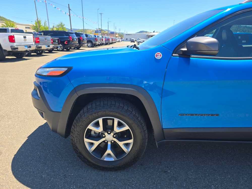Used 2018 Jeep Cherokee Trailhawk w/ Trailer Tow Group AWD/4WD image 18