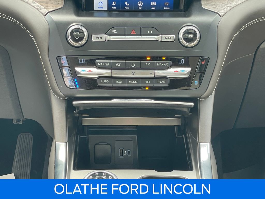 Certified 2020 Ford Explorer Platinum w/ Premium Technology Package AWD/4WD image 23