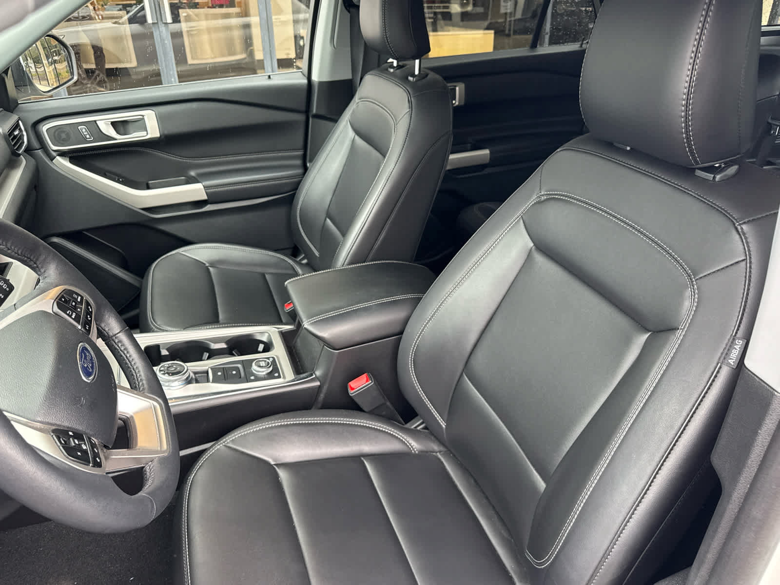 Certified 2024 Ford Explorer XLT w/ Equipment Group 202A AWD/4WD image 10