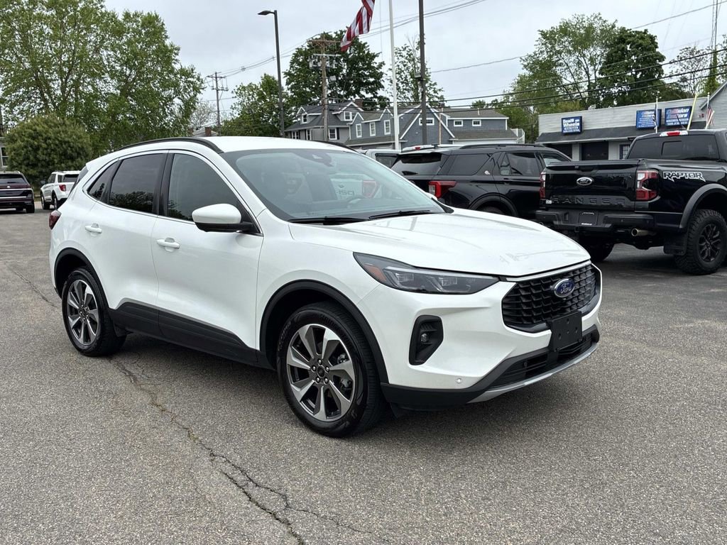 Certified 2024 Ford Escape Platinum AWD/4WD image 3