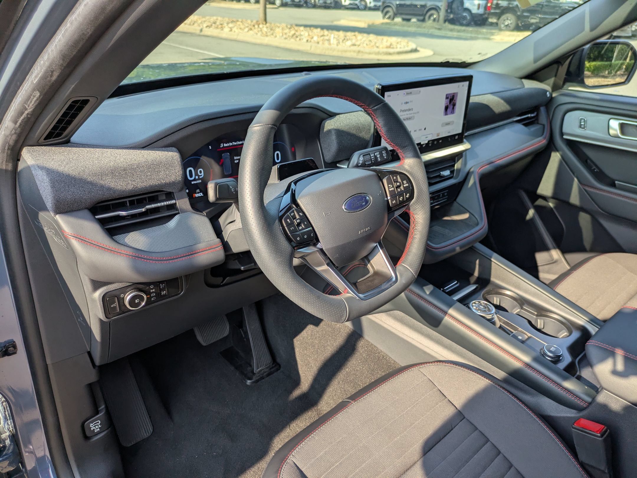 Certified 2025 Ford Explorer ST-Line w/ Premium Package AWD/4WD image 15