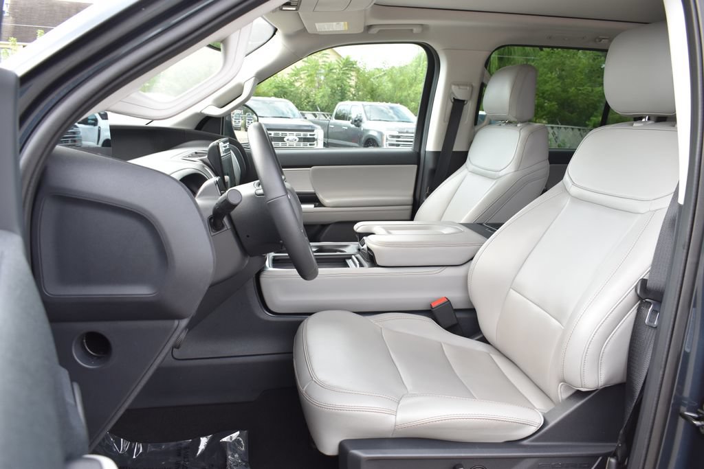 Certified 2025 Ford Expedition Active AWD/4WD image 7