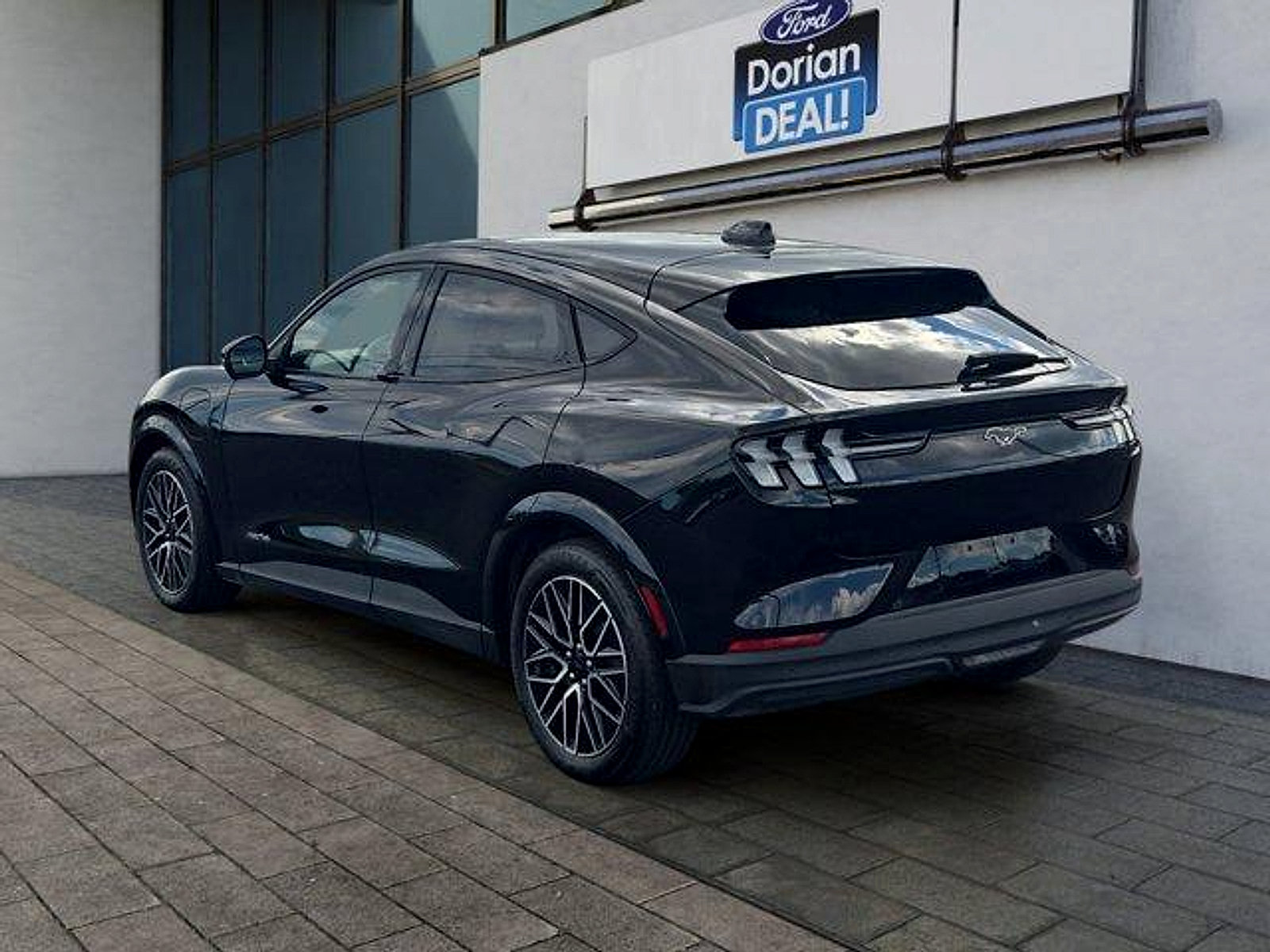 Certified 2025 Ford Mustang Mach-E Premium AWD/4WD image 5