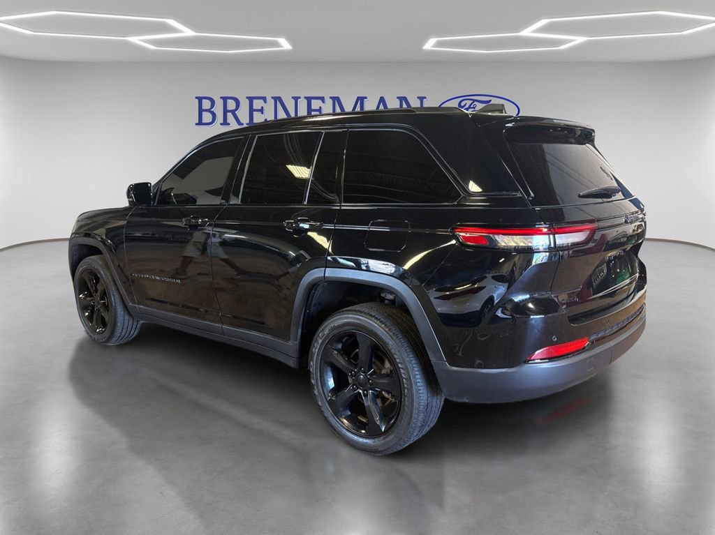 Used 2023 Jeep Grand Cherokee Altitude AWD/4WD image 7