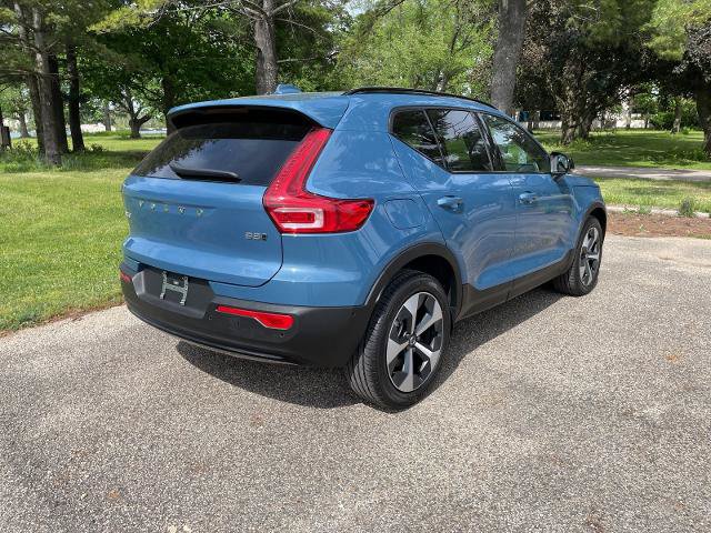 Used 2025 Volvo XC40 B5 Plus AWD/4WD image 10