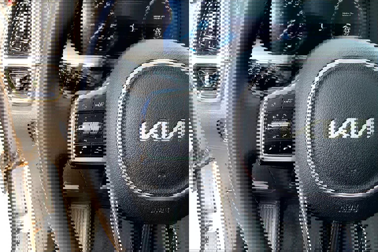 Used 2023 Kia Sorento SX image 24