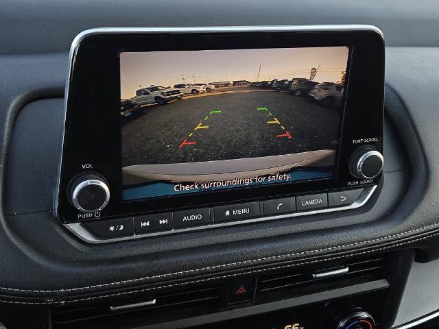 Used 2025 Nissan Rogue SV FWD image 21