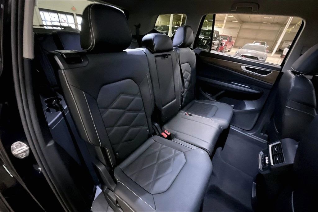 Used 2025 Volkswagen Atlas SE image 25