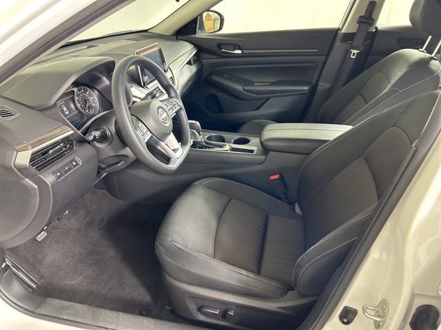 Used 2025 Nissan Altima 2.5 SV FWD image 9