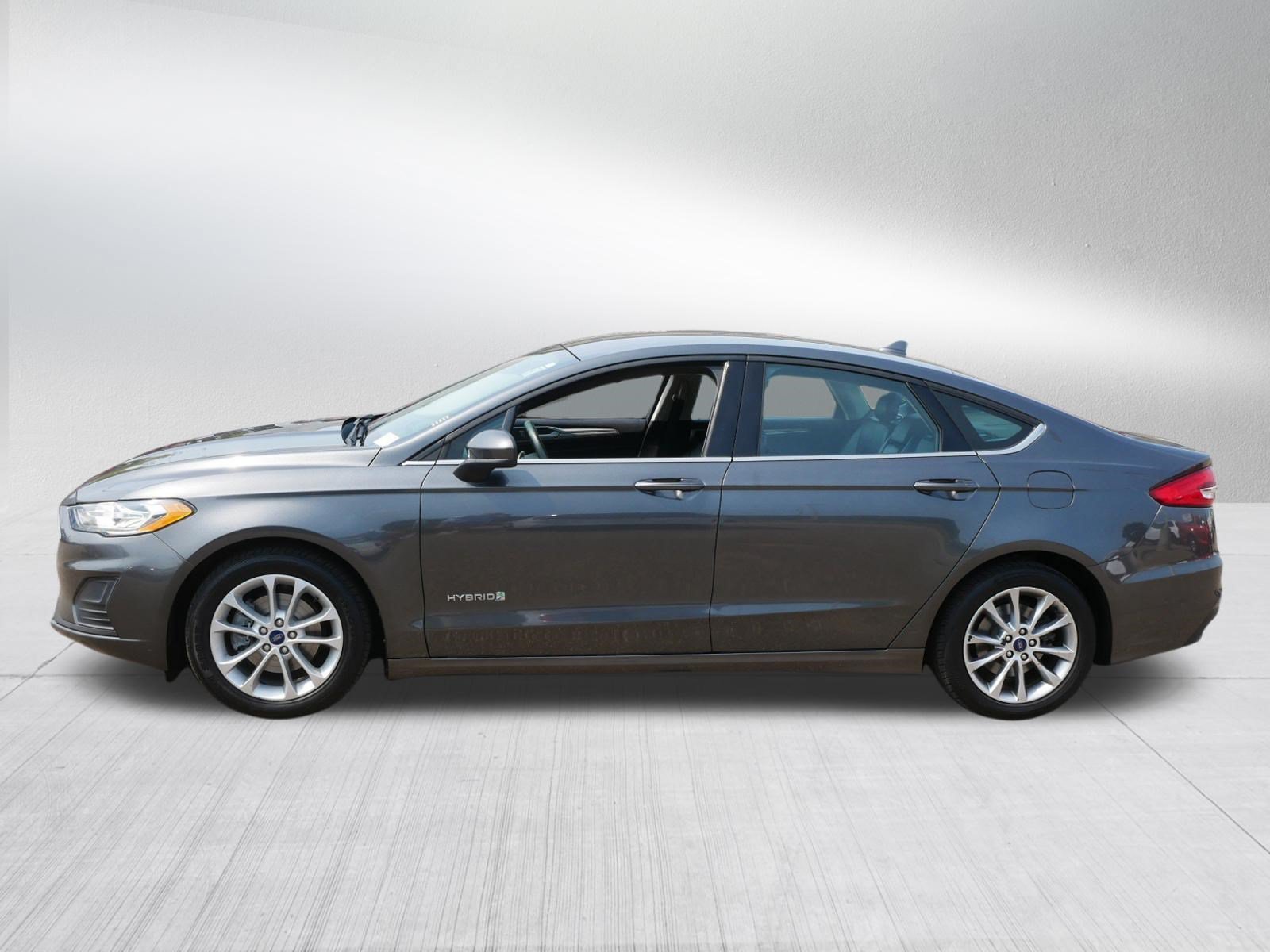 Certified 2019 Ford Fusion SE FWD image 4