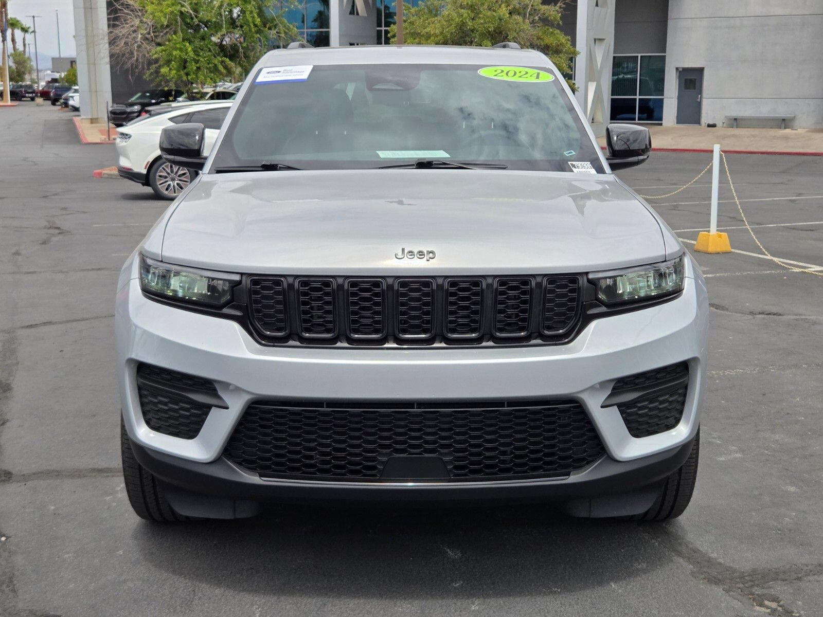 Used 2024 Jeep Grand Cherokee Altitude AWD/4WD image 8