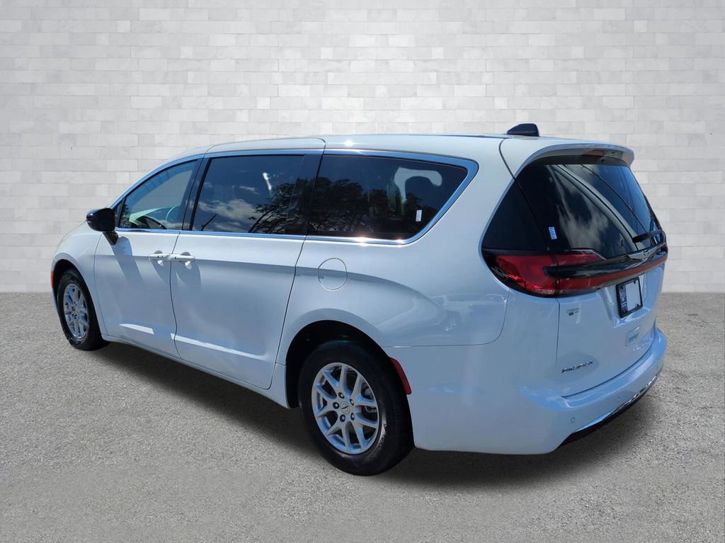 Used 2025 Chrysler Pacifica Select FWD image 7