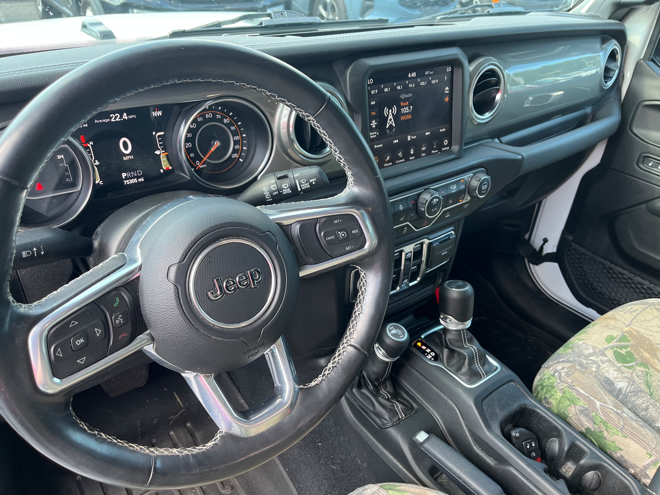 Used 2022 Jeep Wrangler Unlimited Sahara w/ Cold Weather Group AWD/4WD image 8