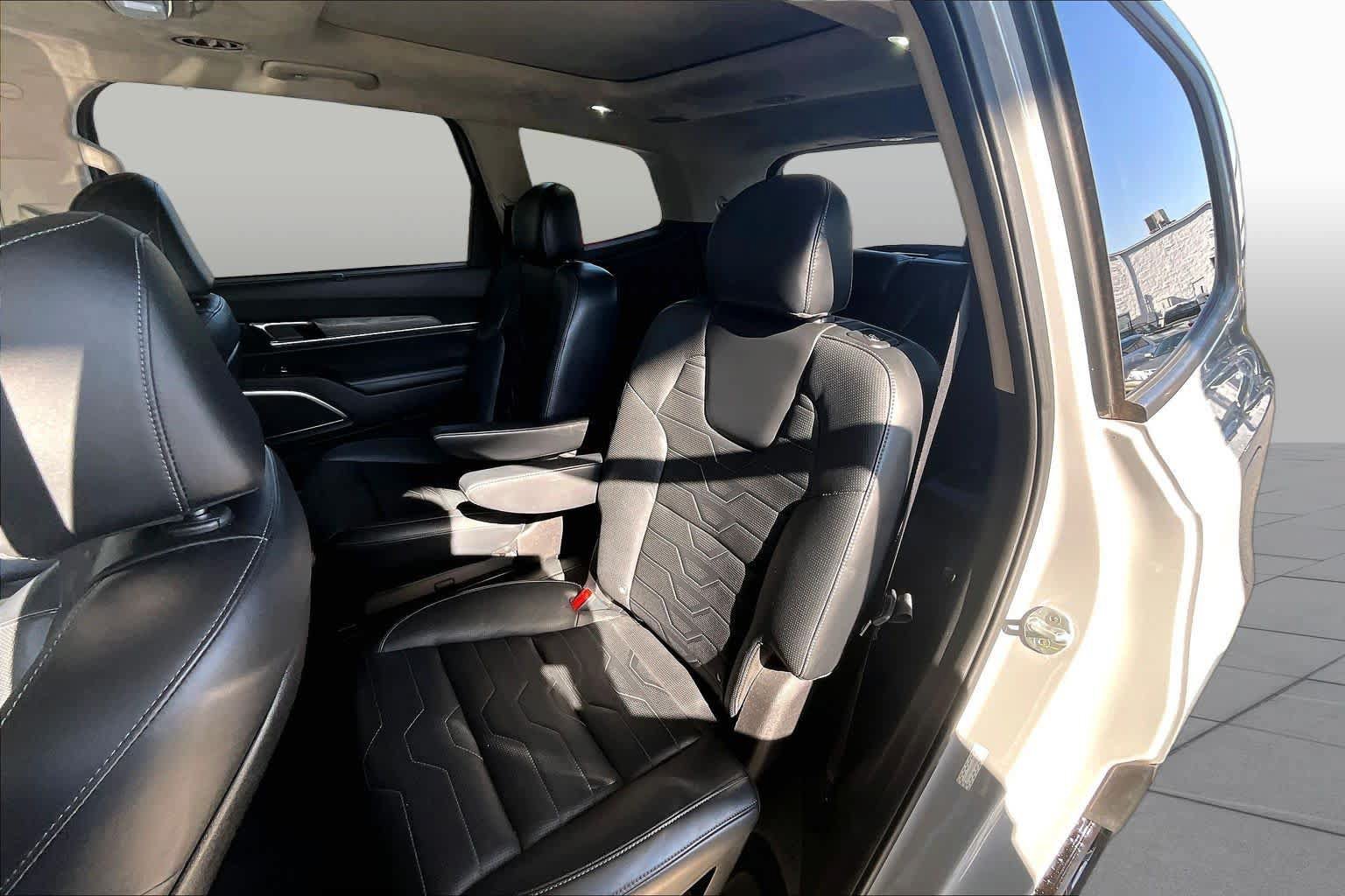 Used 2022 Kia Telluride SX w/ SX Prestige Package AWD/4WD image 21