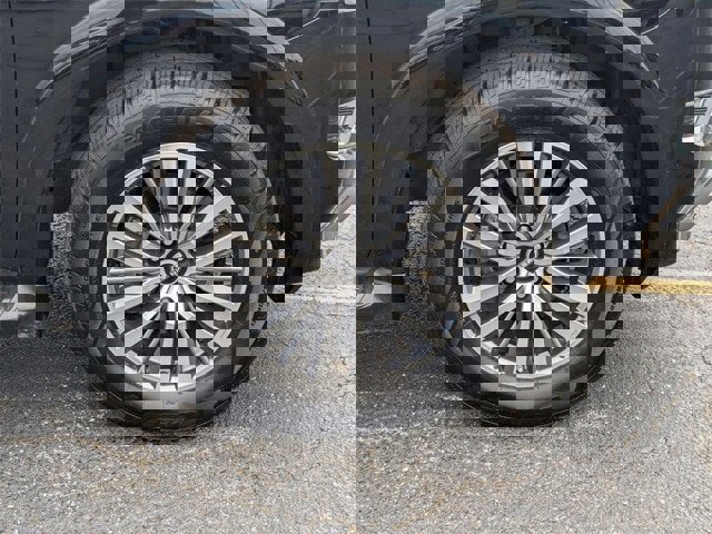 Used 2022 Nissan Armada SV w/ SV Appearance Package image 9