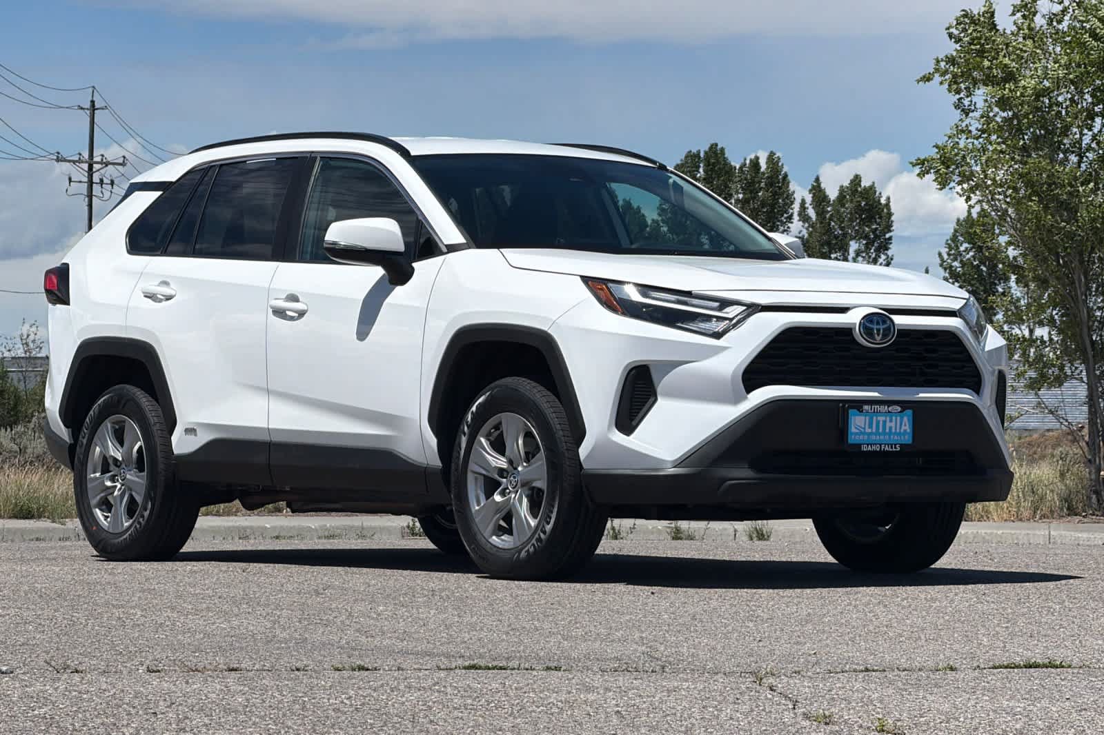Used 2024 Toyota RAV4 XLE AWD/4WD image 9