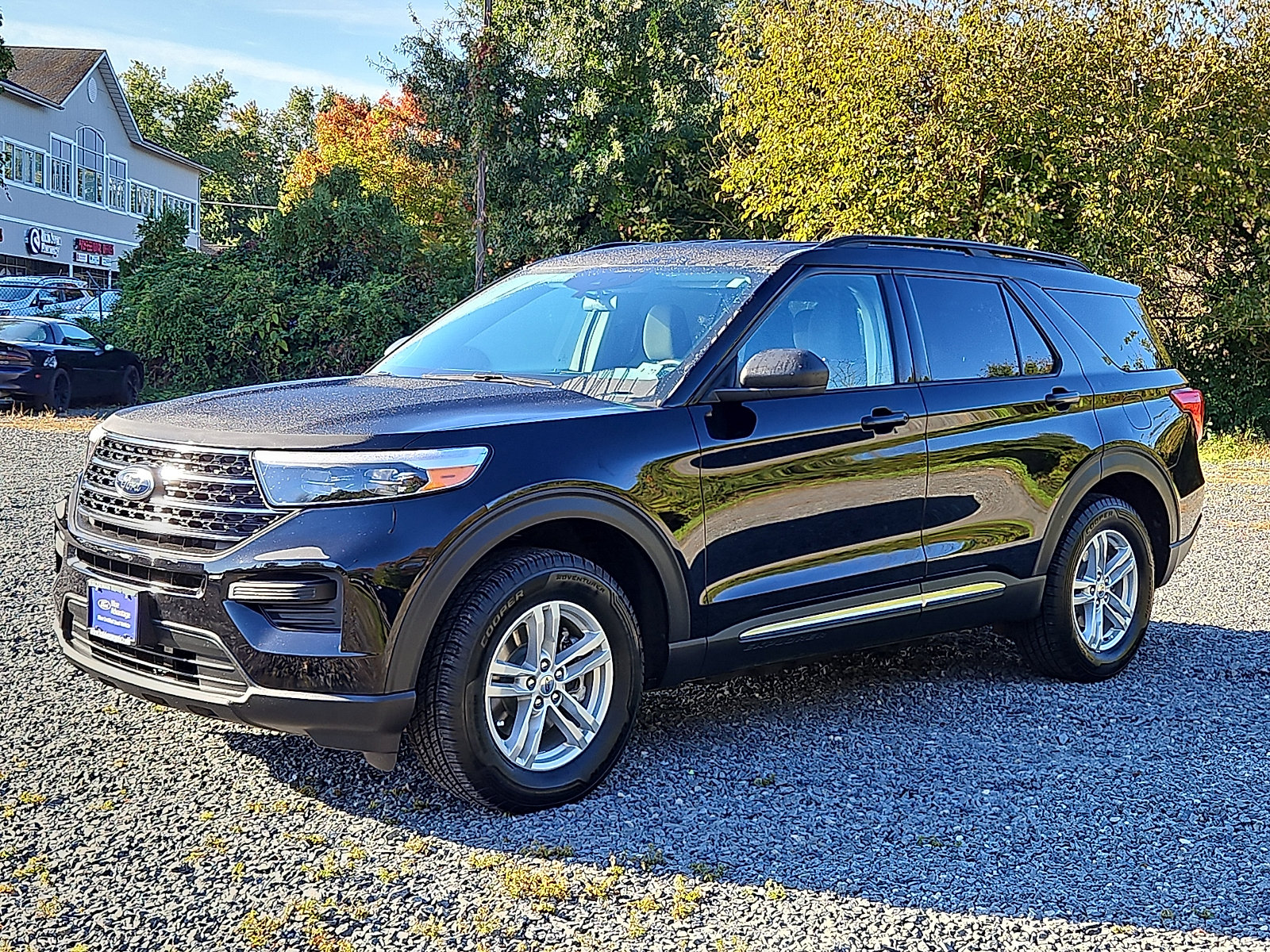 Certified 2022 Ford Explorer XLT w/ Class IV Trailer Tow Package AWD/4WD image 3
