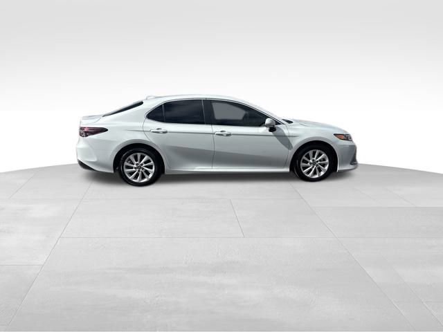 Used 2024 Toyota Camry LE w/ Convenience Package image 5