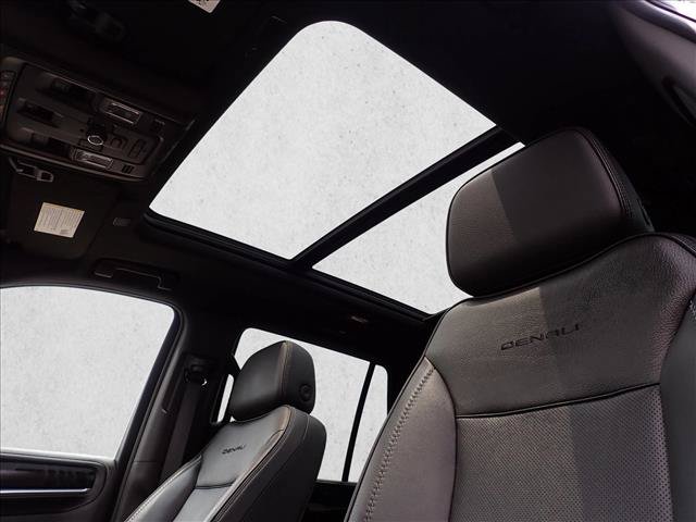 Used 2021 GMC Yukon Denali w/ Denali Premium Package AWD/4WD image 18