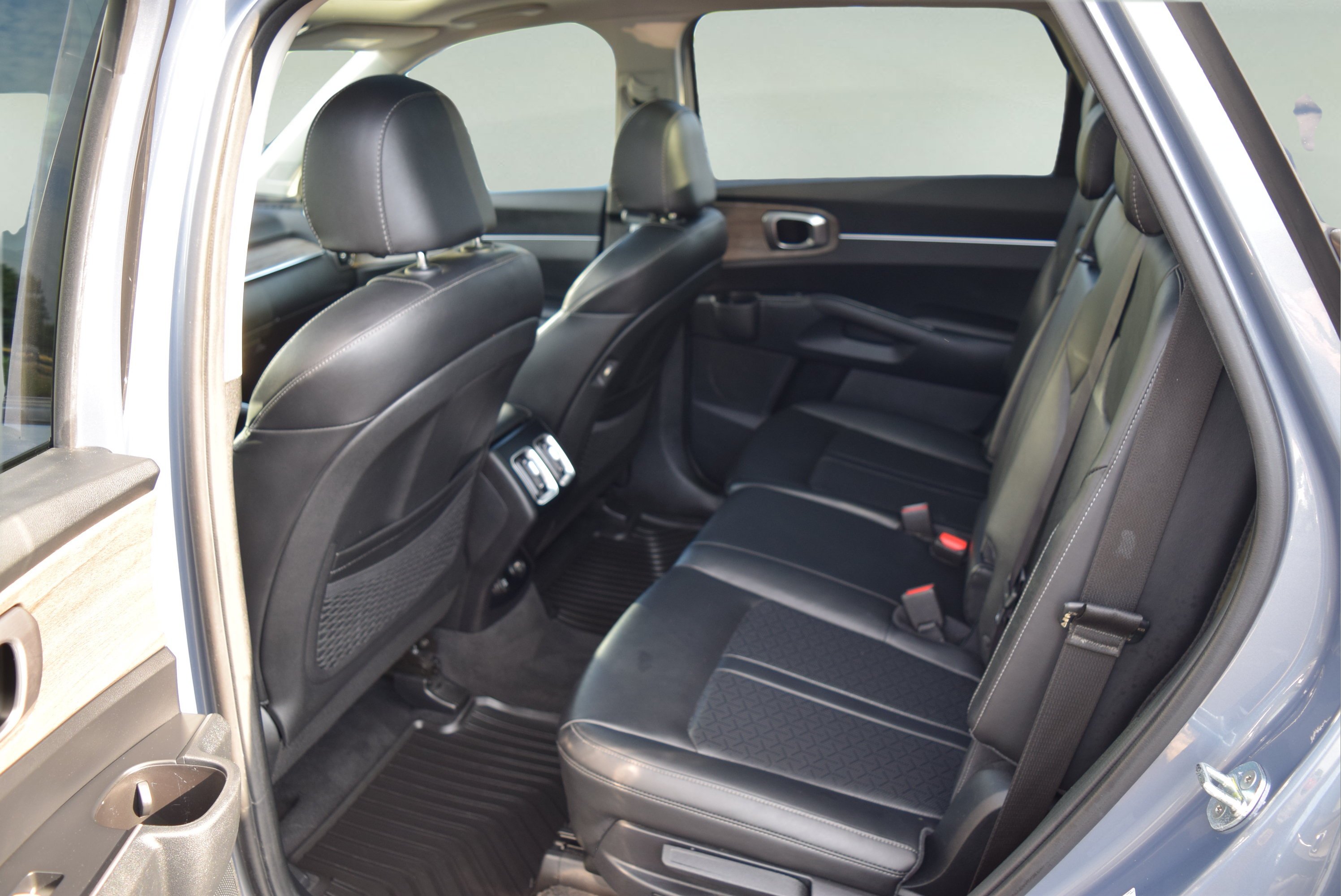 Used 2022 Kia Sorento S w/ Panoramic Sunroof Package AWD/4WD image 7
