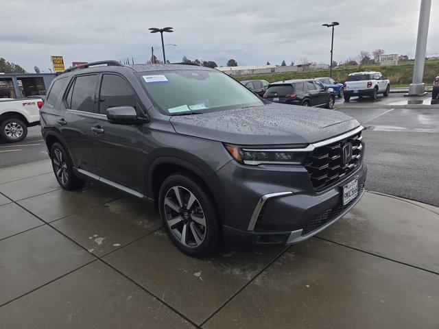 Used 2025 Honda Pilot Touring image 7