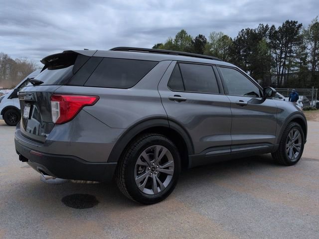 Certified 2022 Ford Explorer XLT w/ Equipment Group 202A image 4