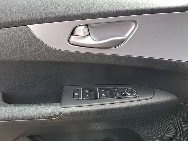 Used 2022 Kia Forte LXS FWD image 12