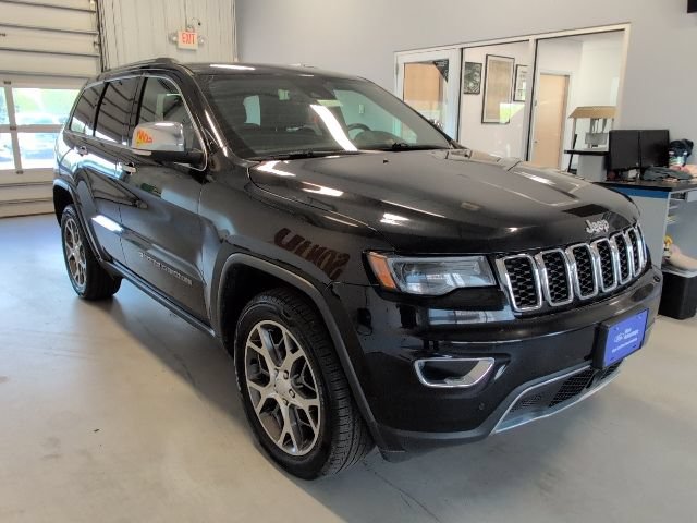Used 2022 Jeep Grand Cherokee Limited w/ Technology Group AWD/4WD image 7