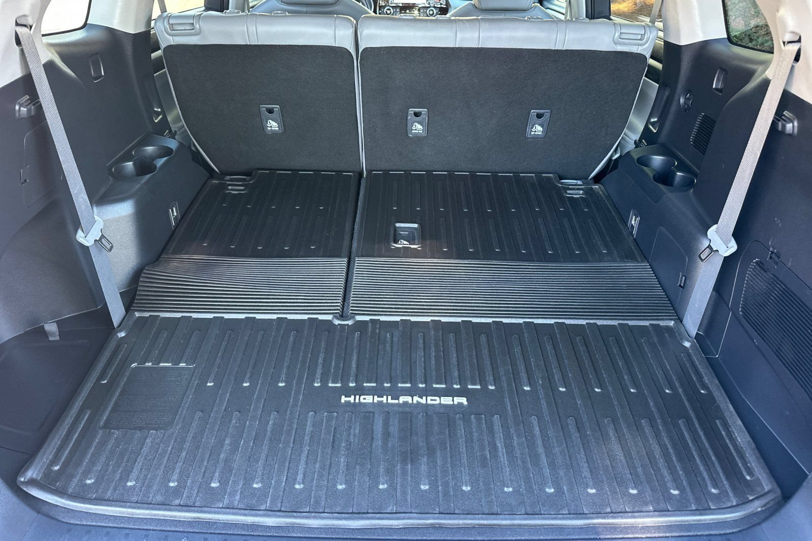 Used 2022 Toyota Highlander XLE AWD/4WD image 17