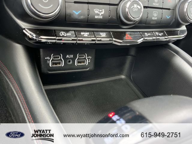 Used 2024 Dodge Durango GT RWD image 34