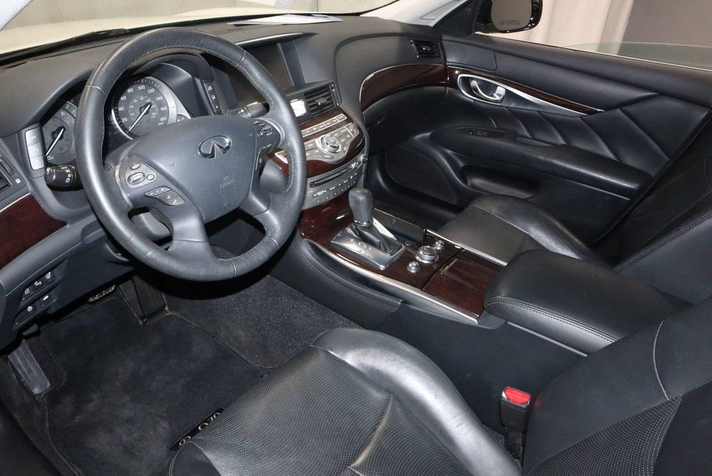 Used 2017 INFINITI Q70 3.7 w/ Technology Package image 25