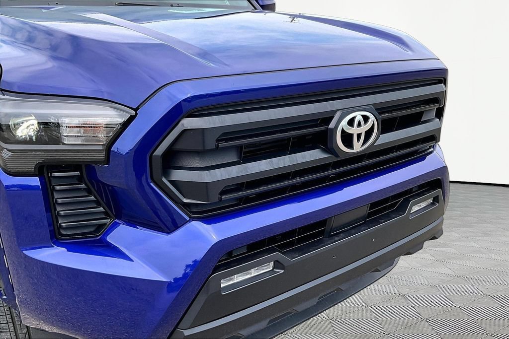 Used 2025 Toyota Tacoma SR5 AWD/4WD image 29