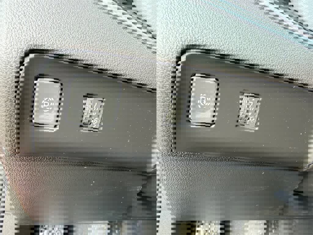 Used 2023 Buick Enclave Essence w/ Experience Buick Package image 34