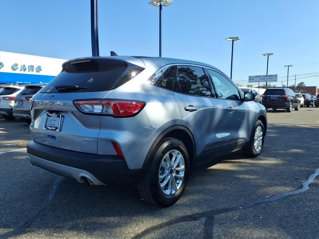 Certified 2022 Ford Escape SE image 2
