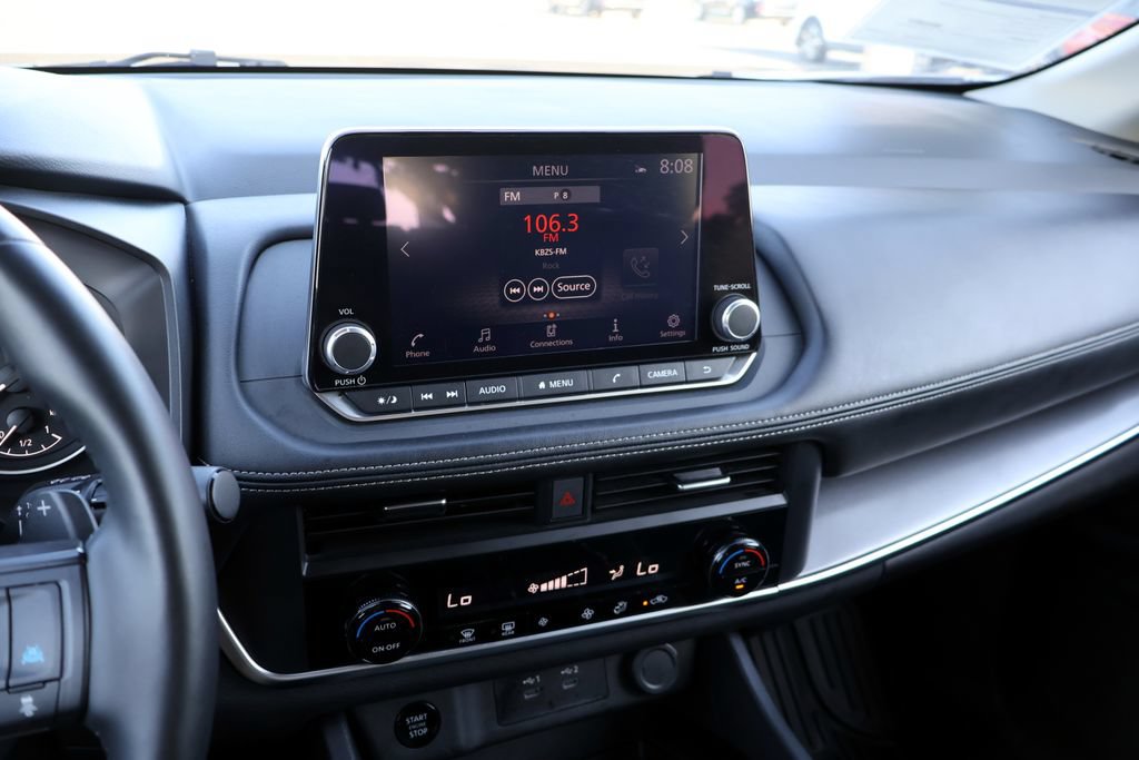 Used 2025 Nissan Rogue SV FWD image 29